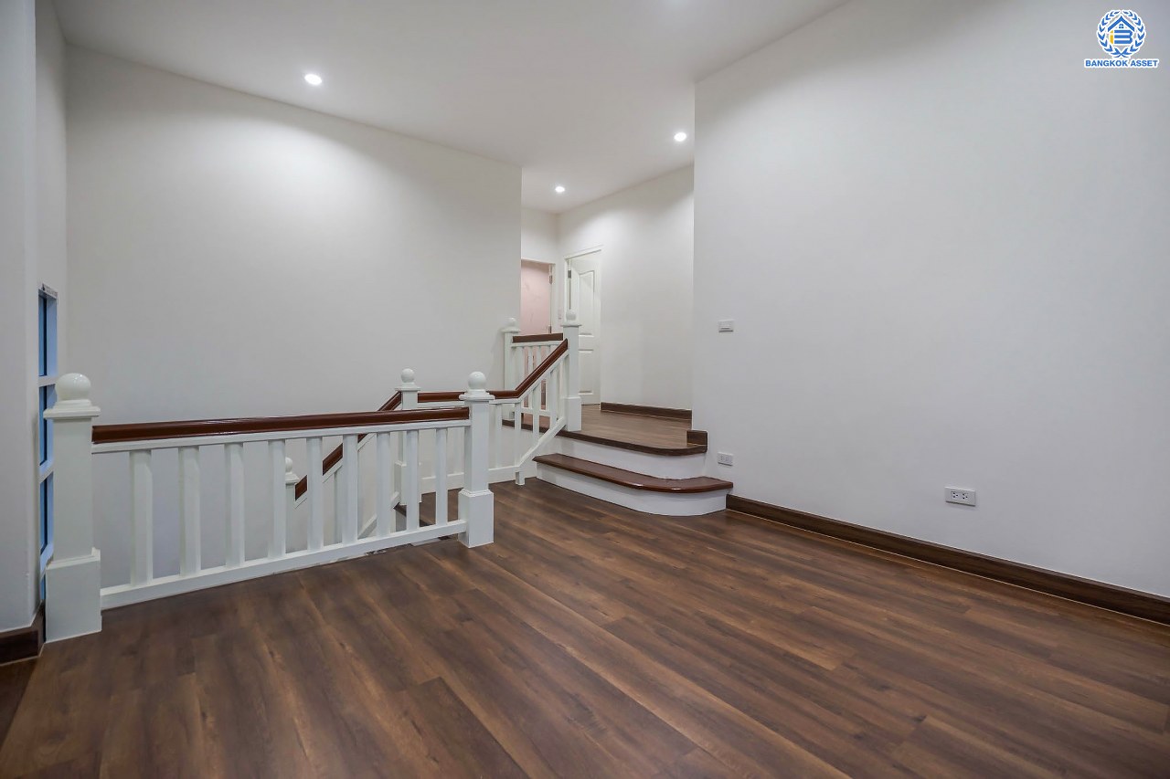 บ้านมือสองตกแต่งใหม่ แบรนด์ LH โครงการ ชัยพฤกษ์ วัดลาดปลาดุก ตอบโจทย์ทุกการอยู่อาศัย เนื้อที่ 60 ตร.ว. พื้นที่ใช้สอยมากถึง 198.96 ตร.ม. ฟังก์ชัน 3 ห้องนอน 3 ห้องน้ำ จอดรถได้ 2 คัน บนทำเลดีที่สุด! ใกล้เซ็นทรัลเวสต์เกต ทางด่วน "กาญจนาภิเษก" และรถไฟฟ้าสายสีม่วง "สถานีคลองบางไผ่"